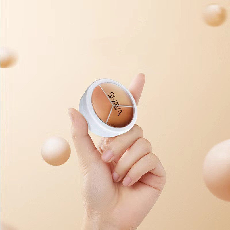 Dimensional Face Concealer Stays Put Without Caking